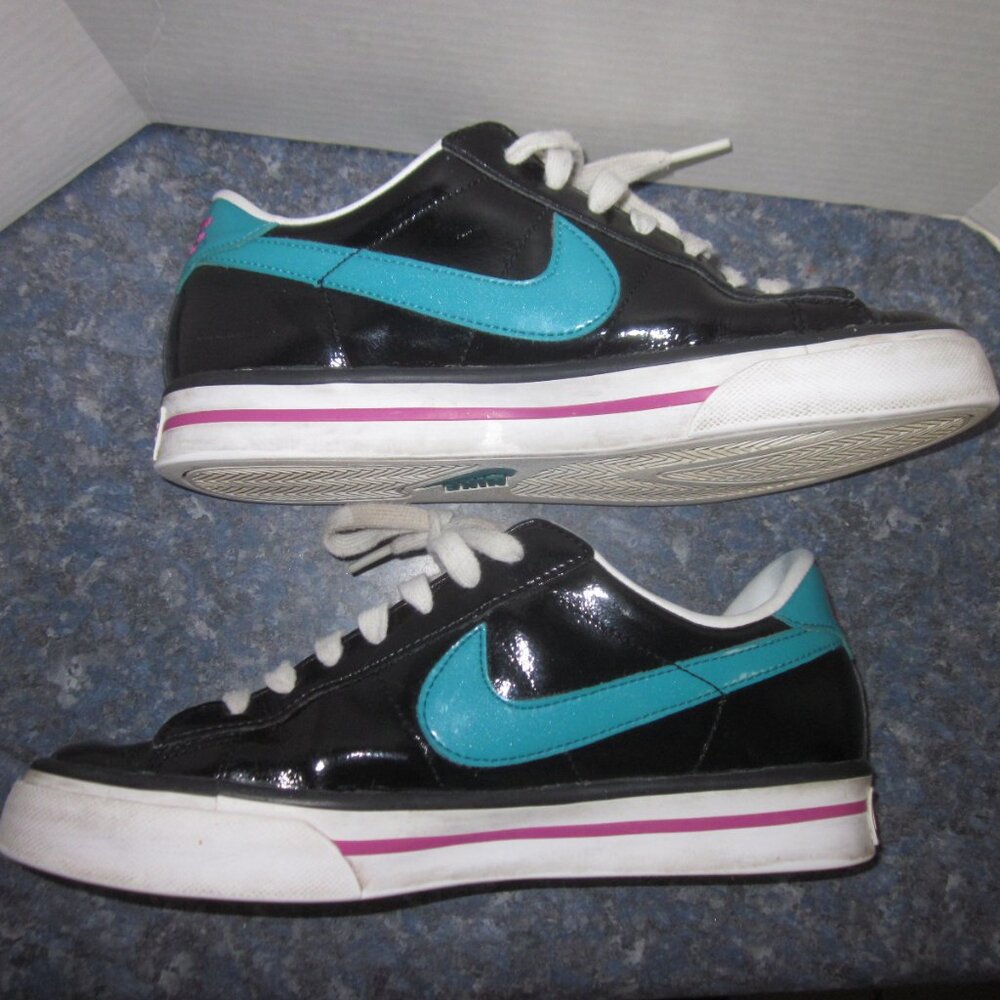 Nike Sweet Classic Patent Leather Low Cuts for Women - Size 8.